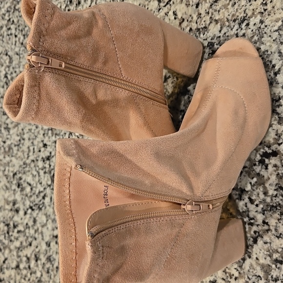 MIA AVRIL PEEP TOE PINK/ BLUSH SUEDE BOOTS. SIZE 8M. - Picture 4 of 9